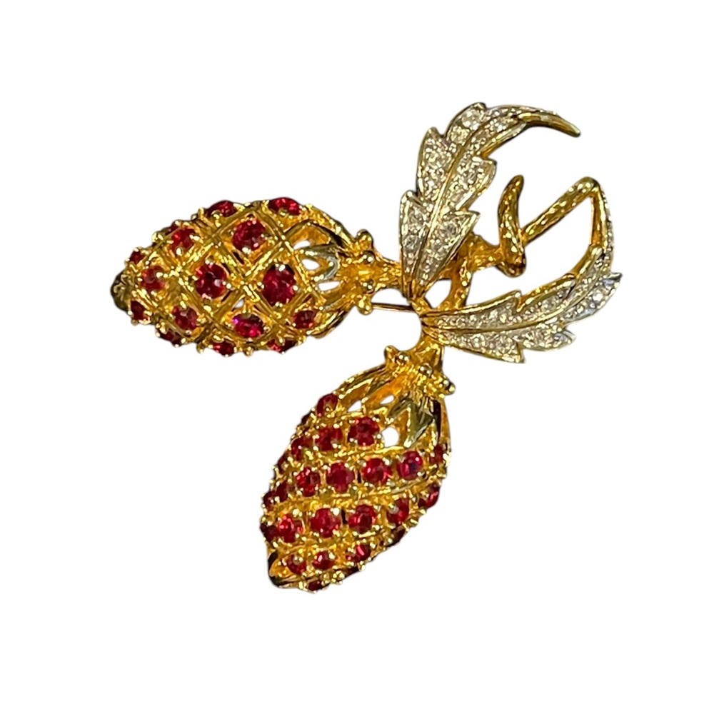 Vintage JBK Double Strawberry Brooch by Camrose & Kross – A Timeless Tribute